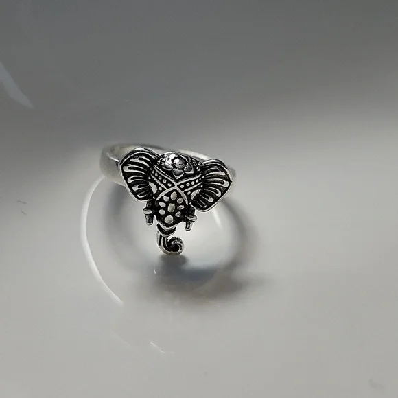 Silvertone Elephant Ring - Picture 2 of 4